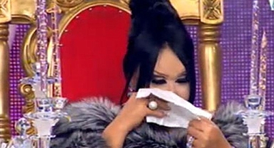 Bülent Ersoy’un Gözyaşlarıyla Anlattığı O Duygusal An Yeniden Gündemde: “Tek Eksim Bu…” 