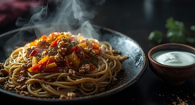 GÜNÜN TARİFİ: ANADOLU ESİNTİLİ SEBZELİ VE CEVİZLİ EV ERİŞTESİ 