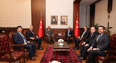 Mahir Ünal’dan Valiliğe Nezaket Ziyareti: Vali Rahmi Doğan ile Bir Araya Geldi 