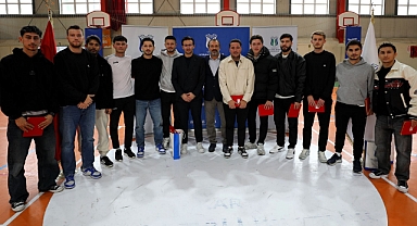 SUBÜ’NÜN ŞAMPİYONLARINA PLAKET YAĞMURU: 13 BRANŞTA 84 SPORCU ÖDÜLLENDİRİLDİ!