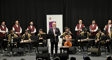 Sakarya’da Maneviyat Dolu Gece: Mehmet Kemiksiz’den Huzur Veren Nağmeler