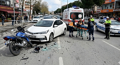 Serdivan'da Korkutan Kaza: Otomobil ile Motosiklet Çarpıştı! 