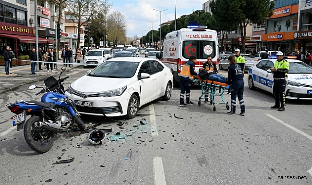 Serdivan'da Korkutan Kaza: Otomobil ile Motosiklet Çarpıştı!