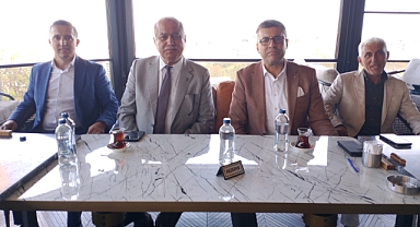 Aralarında bir süredir kırgınlık olan iki başkan toplantıda barıştı ‘SAKARYA’NIN EVLADIYIZ ARAMIZDA KÜSLÜK OLMAZ’ 