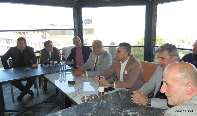 Aralarında bir süredir kırgınlık olan iki başkan toplantıda barıştı ‘SAKARYA’NIN EVLADIYIZ ARAMIZDA KÜSLÜK OLMAZ’ 