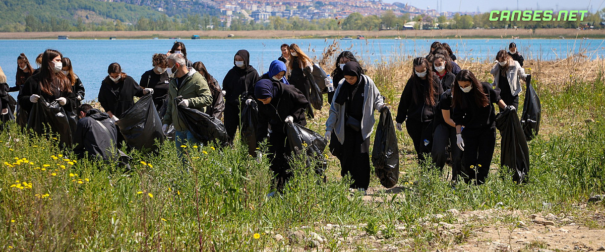 Gençlerden Sapanca Gölü’ne Can Suyu: 85 Torba Atık Göle Karışmadan Toplandı! 