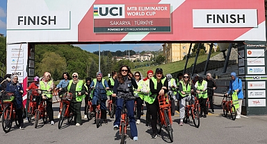 Sakarya’nın Kadınları Ayçiçeği Vadisi’nde Zindelik Depoluyor