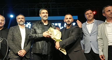 Binlerce kişi Uğur Işılak konserinde buluştu