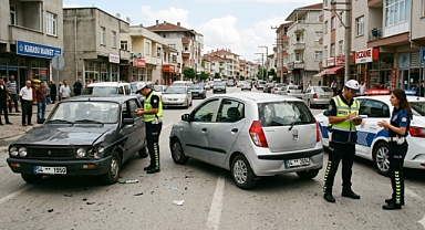Karasu'da İki Araç Çarpıştı: Savcılık Soruşturma Başlattı 