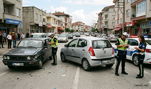 Karasu'da İki Araç Çarpıştı: Savcılık Soruşturma Başlattı