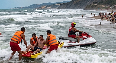 Karasu'da Kabus Dolu Anlar: Sezonun İlk Boğulma Tehlikesi! 