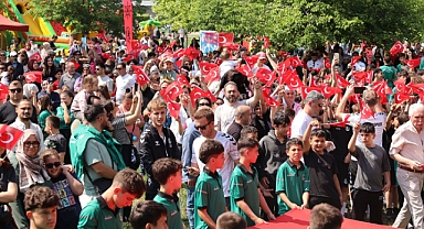Sakarya'da 19 Mayıs Coşkusu: Aziz Duran Parkı Doldu Taştı 