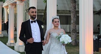 Yusuf Alemdar’ın kıydığı nikâhta Ebrar ve Ömer’e mutluluk alkışı
